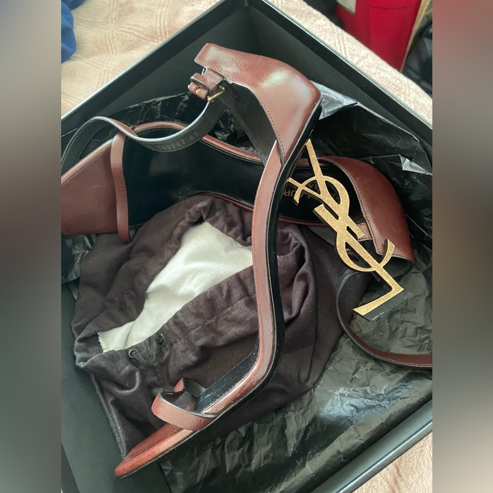 SAINT LAURENT
Opyum 110 logo YSL Heel